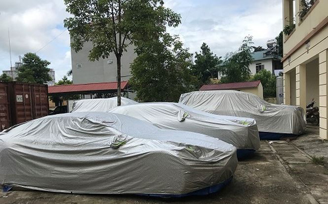 4 chiếc ô tô bị bỏ rơi bên đường tại Bắc Kạn