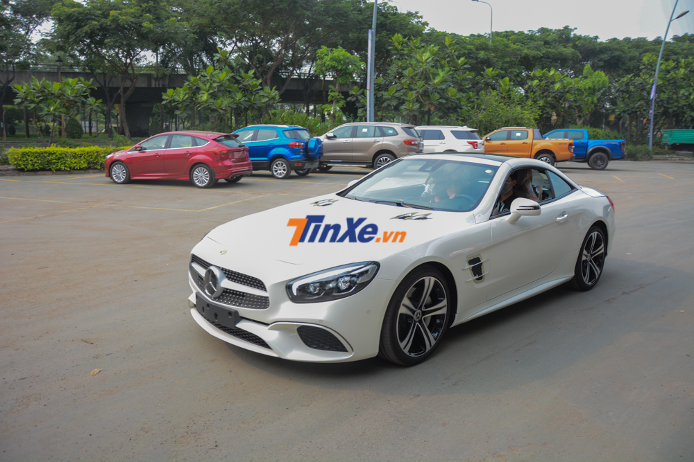 Khối động cơ này sản sinh công suất 361 mã lực và mômen xoắn cực đại 500 Nm. 