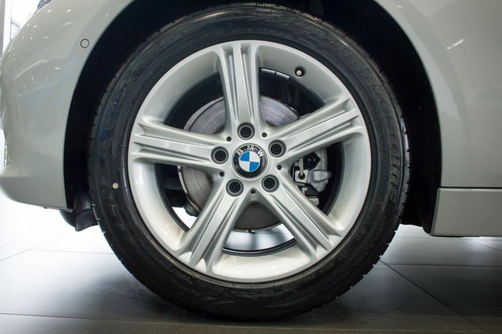 Bộ lazăng lớn hơn so với bản cũ Bộ lazăng lớn hơn so với bản cũ