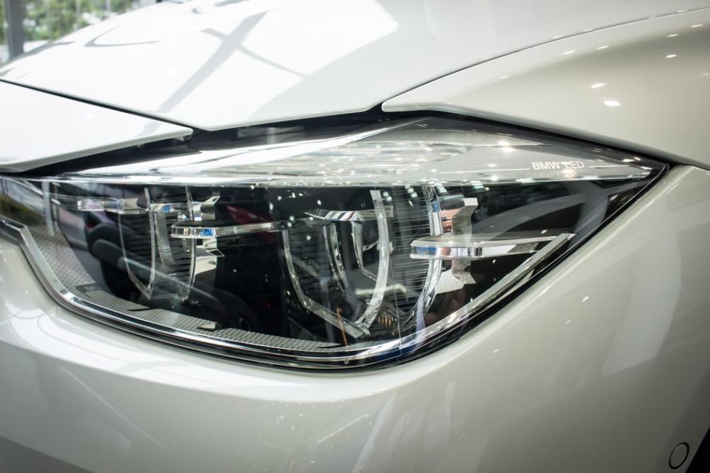 Cụm đèn pha và đèn định vị LED Cụm đèn pha và đèn định vị LED