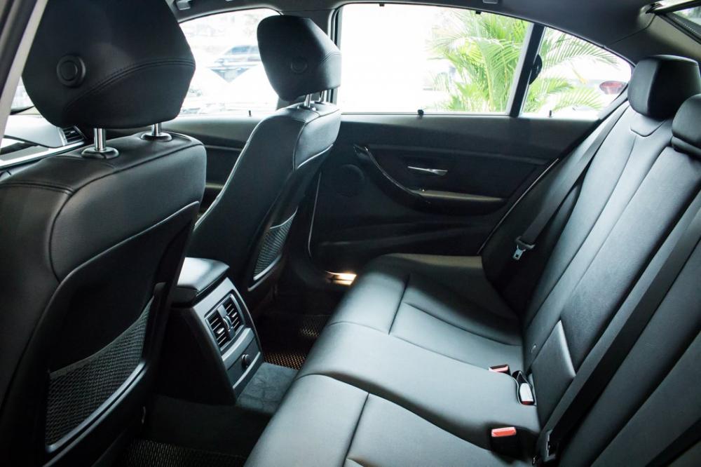 Hàng ghế sau có thể ngả thêm 10 độ Hàng ghế sau có thể ngả thêm 10 độ