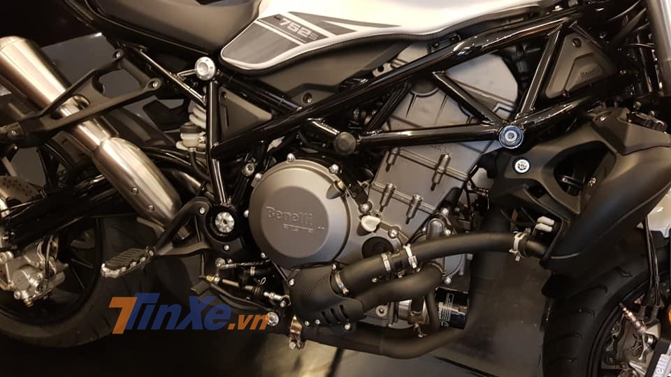 Cỗ máy 2 xy lanh khá lớn của Benelli 752S