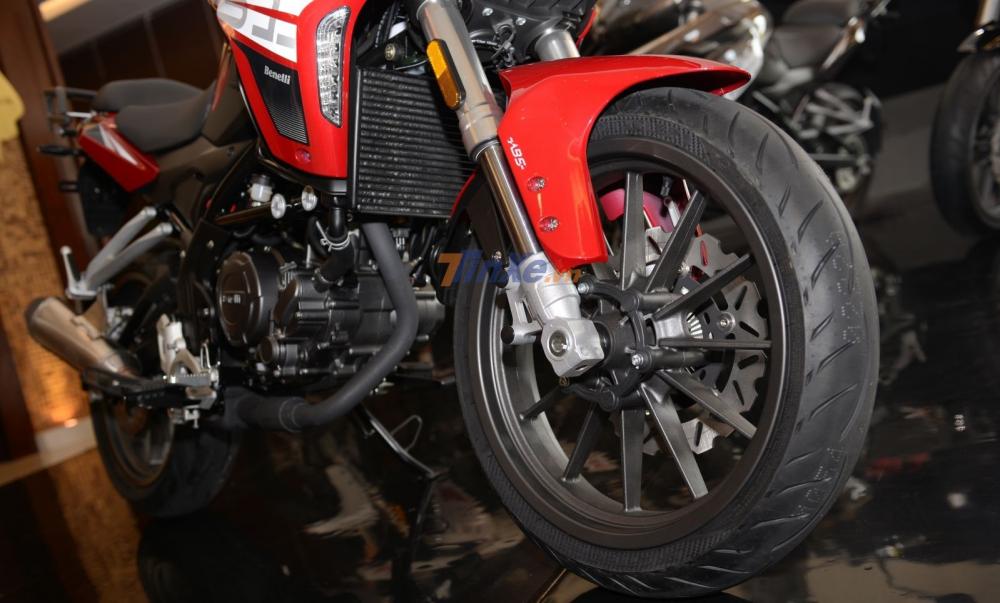 Benelli TRK 251 ra mắt tại Bali