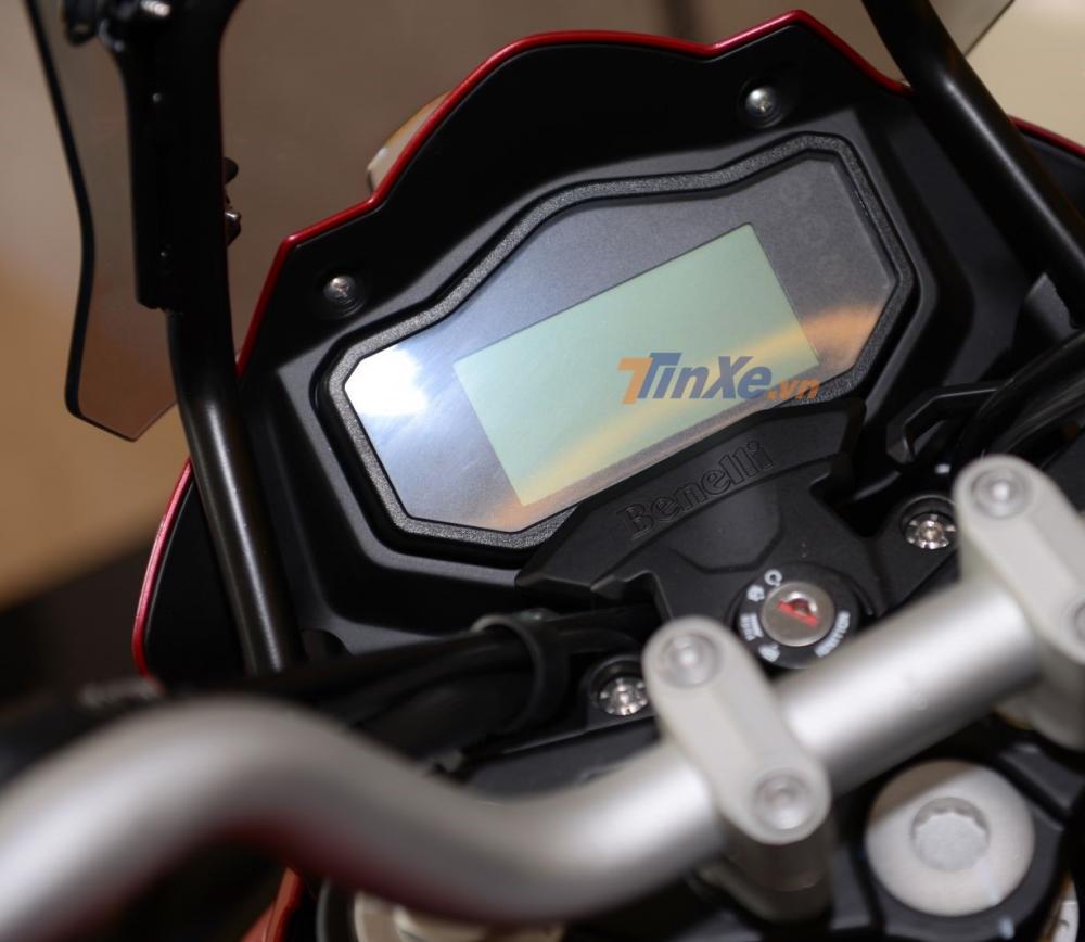 Benelli TRK 251 ra mắt tại Bali