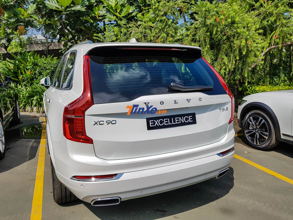 Volvo XC90 Excellence 2018 còn sở hữu nhiều tính năng an toàn hiện đại