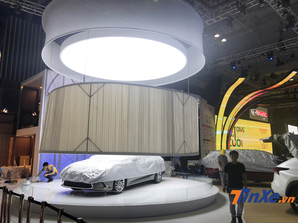 Lexus ES300h hứa hẹn sẽ có màn ra mắt hoành tráng và ấn tượng.