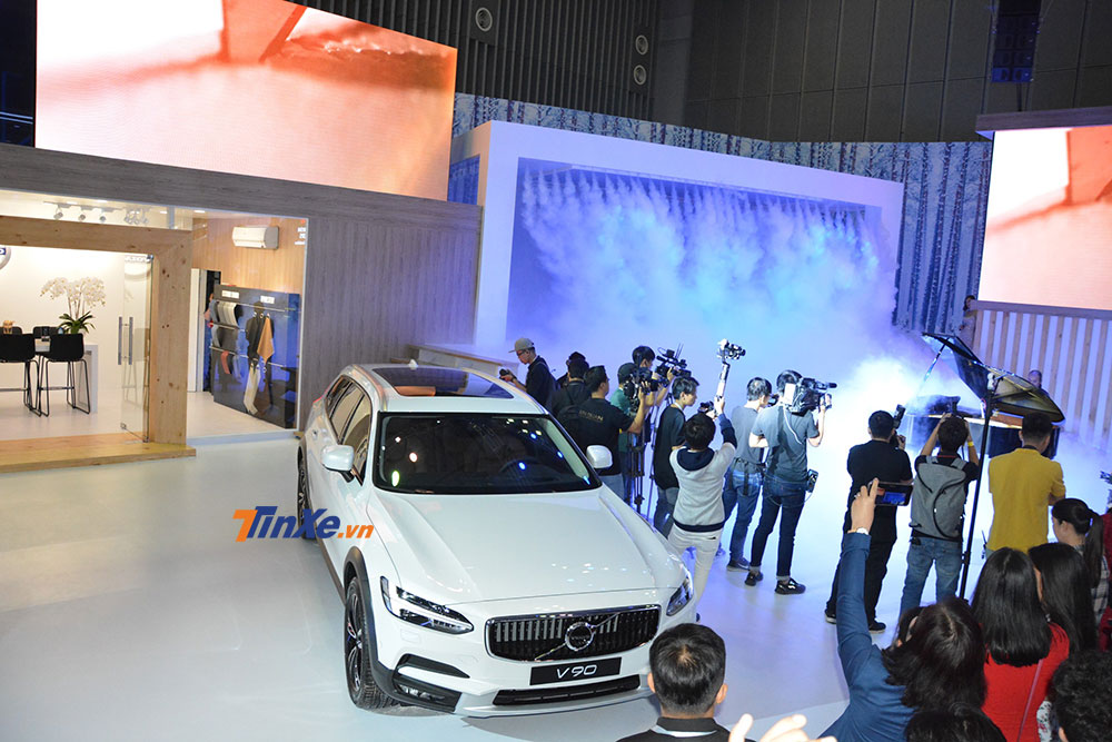 Volvo V90 Cross Country