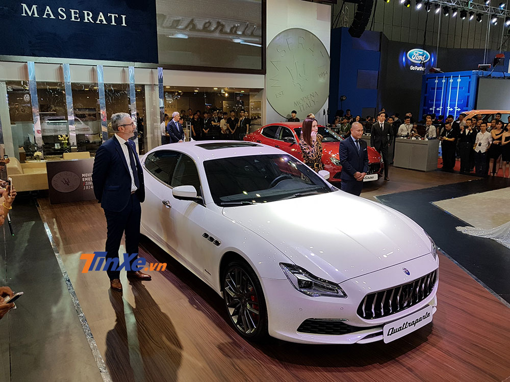 Hồ Ngọc Hà hiện đang là đại sứ thương hiệu của Maserati. Hà Hồ cũng đang sở hữu 1 chiếc Maserati Ghibli SQ4