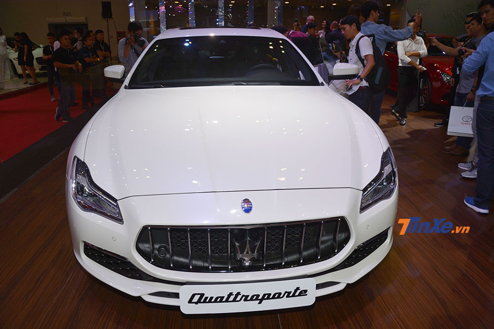 Chiếc Maserati Quattroporte GTS 2018 tại Việt Nam được sơn màu trắng muốt