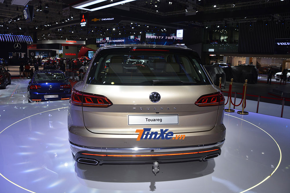 Volkswagen Touareg 2019 nhìn từ phía sau