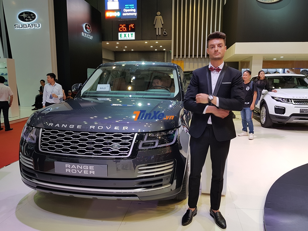 Tất cả những chiếc Range Rover đời 2018 phân phối chính hãng tại Việt Nam được trang bị khối động cơ V6, dung tích 3.0 lít, Supercharged