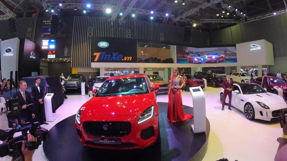 Toàn cảnh gian hàng Jaguar Land Rover tại Triển lãm Ô tô Việt Nam 2018 Toàn cảnh gian hàng Jaguar Land Rover tại Triển lãm Ô tô Việt Nam 2018