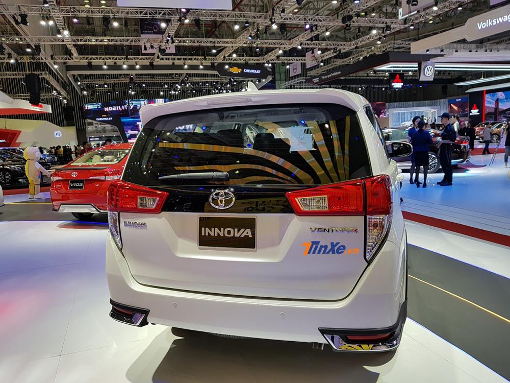 Đuôi xe Toyota Innova Đuôi xe Toyota Innova