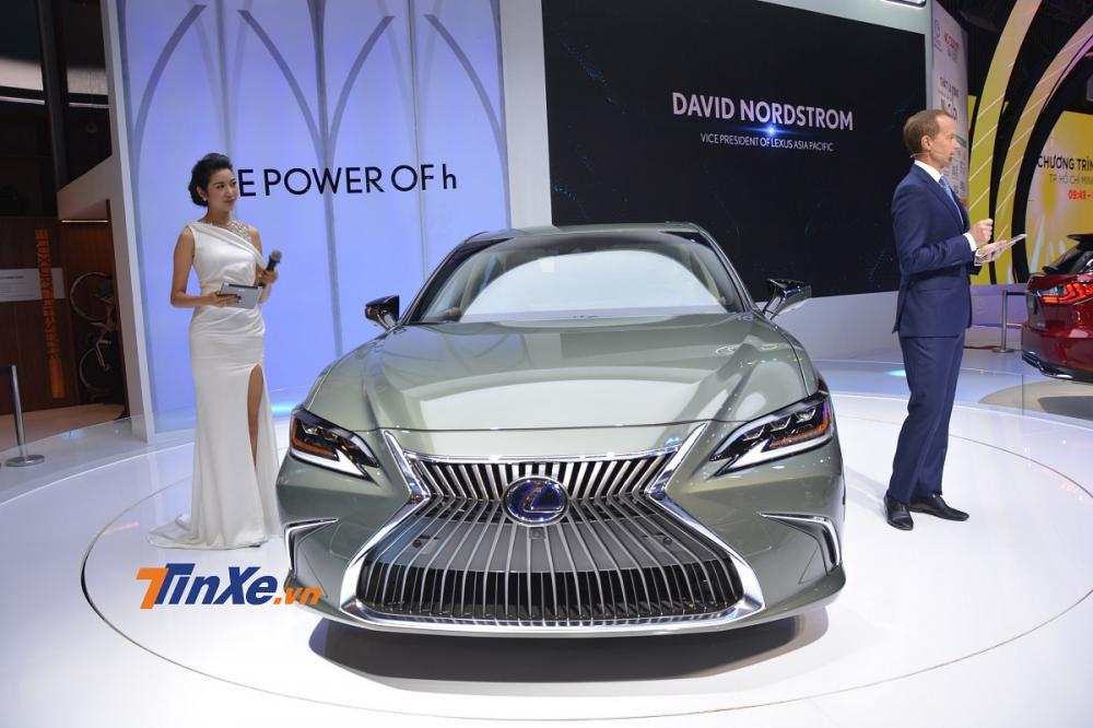 Lexus phô diễn công nghệ Hybrid với tân binh ES 300h 2019 tại triển lãm Ô tô Việt Nam 2018 Lexus phô diễn công nghệ Hybrid với tân binh ES 300h 2019 tại triển lãm Ô tô Việt Nam 2018