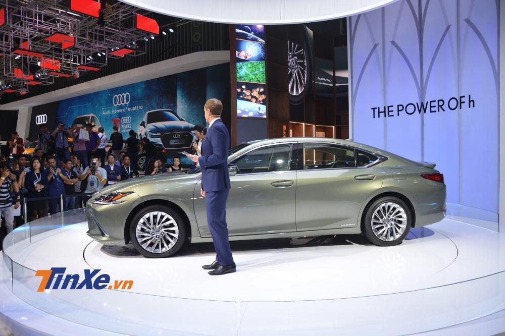 Lexus phô diễn công nghệ Hybrid với tân binh ES 300h 2019 tại triển lãm Ô tô Việt Nam 2018 Lexus phô diễn công nghệ Hybrid với tân binh ES 300h 2019 tại triển lãm Ô tô Việt Nam 2018