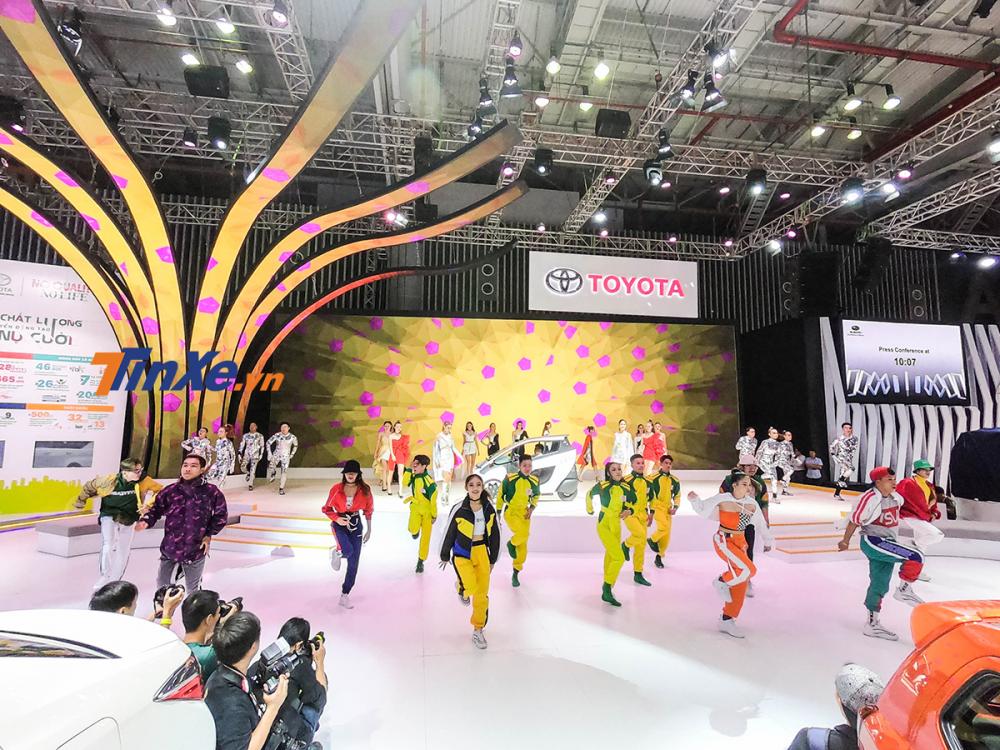 Ngắm dàn xe Toyota khoe sắc tại triển lãm Ô tô Việt Nam 2018 Ngắm dàn xe Toyota khoe sắc tại triển lãm Ô tô Việt Nam 2018