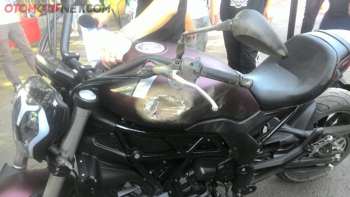 Bình xăng là vị trí hư hại nặng nề nhất trên chiếc xe