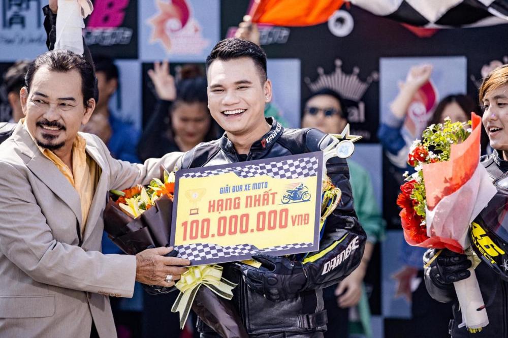 Những hình ảnh được ca sĩ Khắc Việt chia sẻ lên trang cá nhân của mình