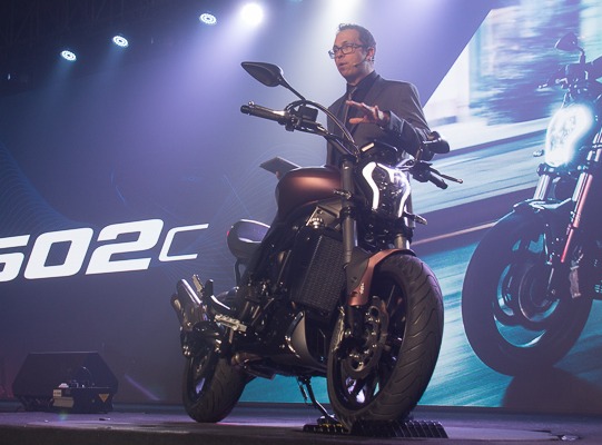 Màn ra mắt đầy thu hút của Cruiser Benelli 502C