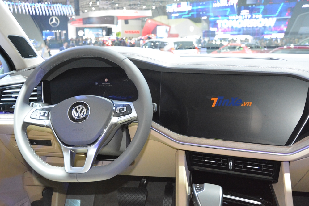 Volkswagen Touareg 2019 có hệ thống Innovision Cockpit bao gồm 2 màn hình