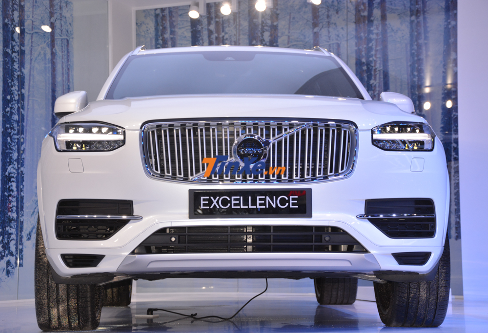 XC90 không phải là cái tên quá xa lạ trong phân khúc SUV, mẫu xe này của Volvo còn gây ấn tượng với những trang bị an toàn mà hiếm đối thủ nào bì kịp