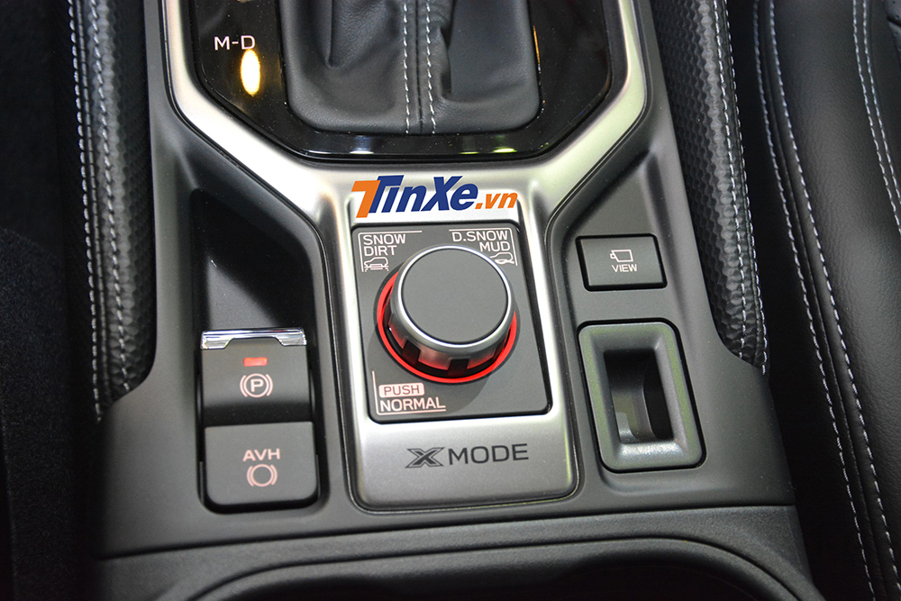 Cụm phím chức năng X-Mode, điều khiển và thiết lập các thông số động cơ, hệ dẫn động và tính năng định hướng lực kéo chủ động