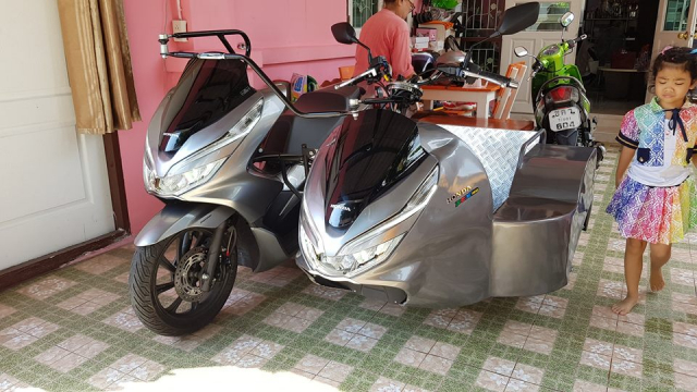 Honda PCX độ 3 bánh của người Thái