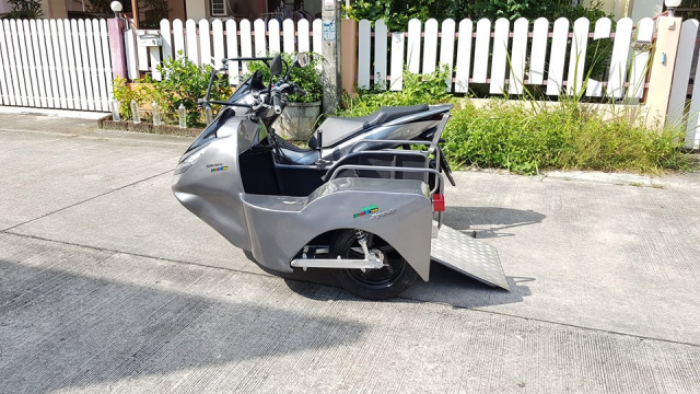 Honda PCX độ 3 bánh của người Thái
