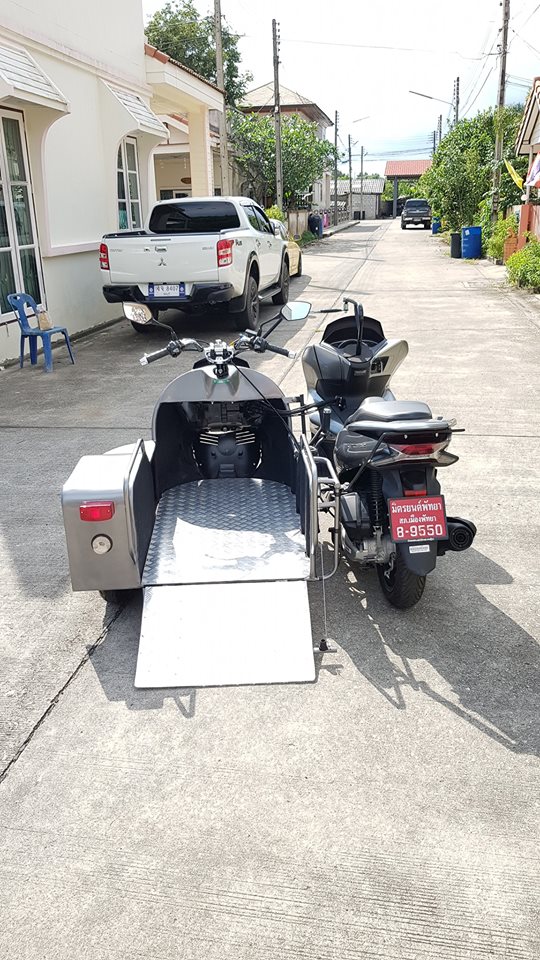 Honda PCX độ 3 bánh của người Thái