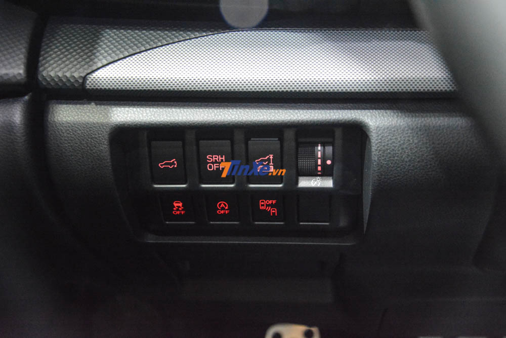 Ngoài ra, xe còn được trang bị công nghệ EyeSight tiên tiến nhất nhất của Subaru