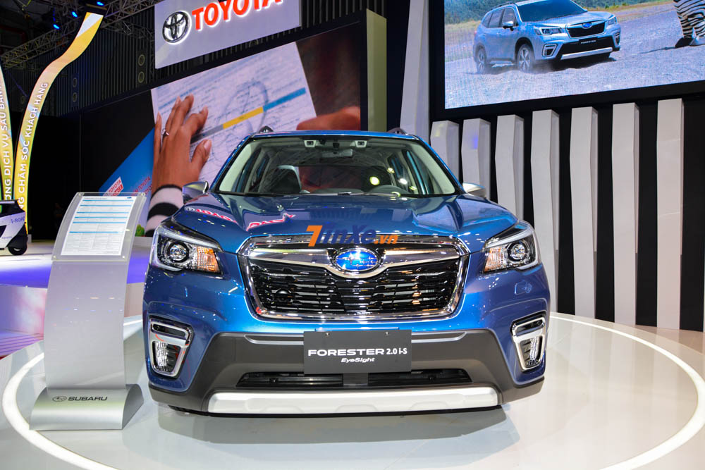 Không những thế, phía trước đèn pha còn có hệ thống rửa đèn pop-up rất tiện lợi.