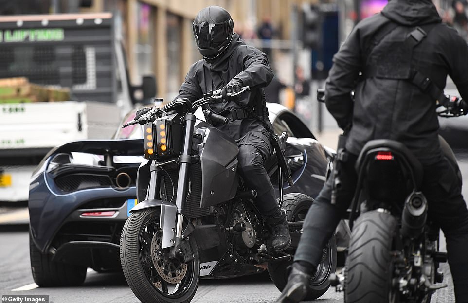 Chiếc KTM 990 Supermoto được độ lại rất hầm hố Chiếc KTM 990 Supermoto được độ lại rất hầm hố