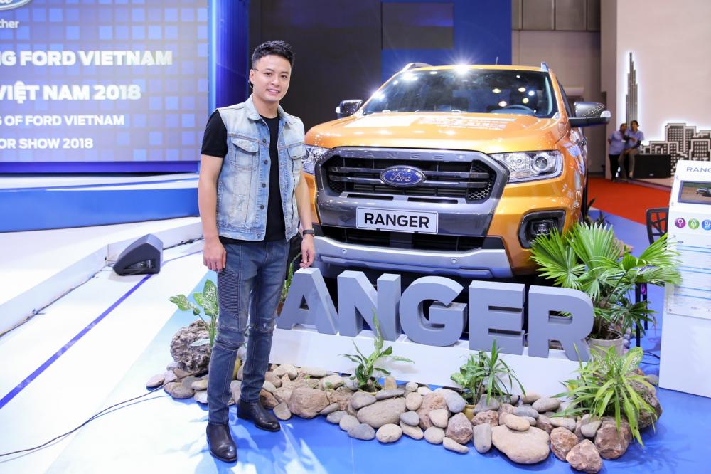 Hồng Đăng hiện cũng sở hữu một chiếc Ford Ranger đời mới nhất Hồng Đăng hiện cũng sở hữu một chiếc Ford Ranger đời mới nhất