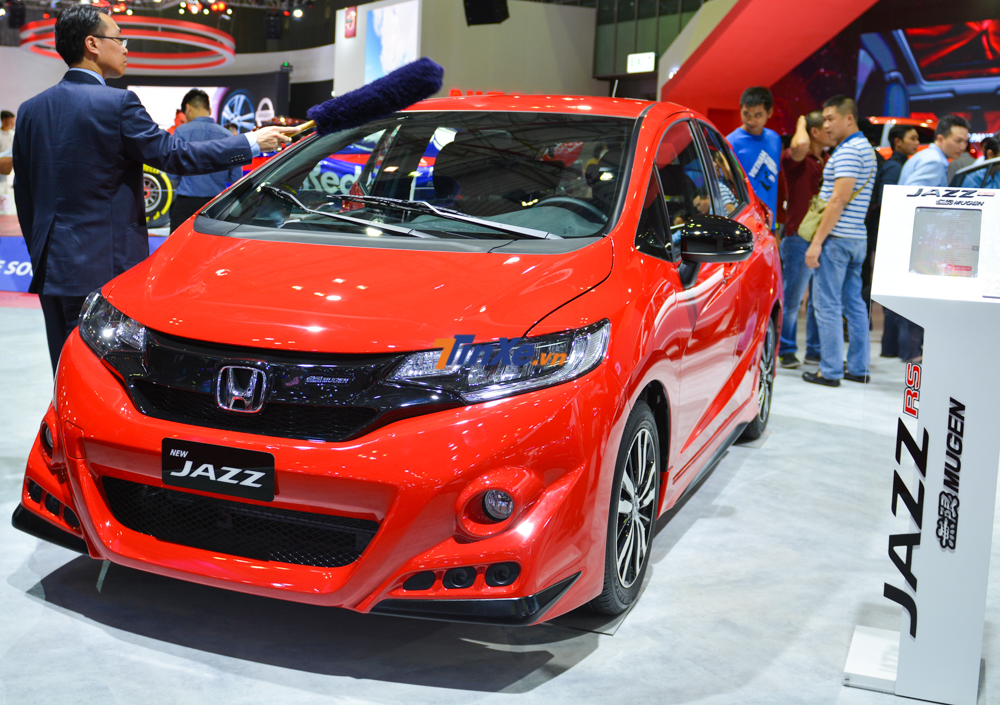 Mức giá cho bản độ Honda Jazz RS Mugen là 684 triệu đồng Mức giá cho bản độ Honda Jazz RS Mugen là 684 triệu đồng
