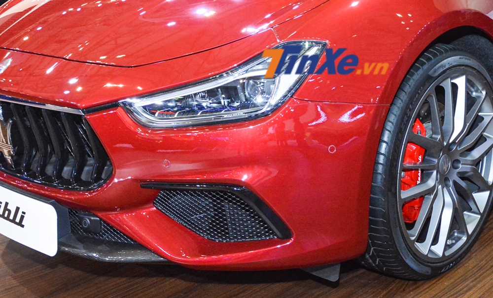 Cụm đèn pha LED thích ứng với đèn chiếu xa Matrix, cung cấp tầm nhìn tốt hơn 200% Cụm đèn pha LED thích ứng với đèn chiếu xa Matrix, cung cấp tầm nhìn tốt hơn 200%