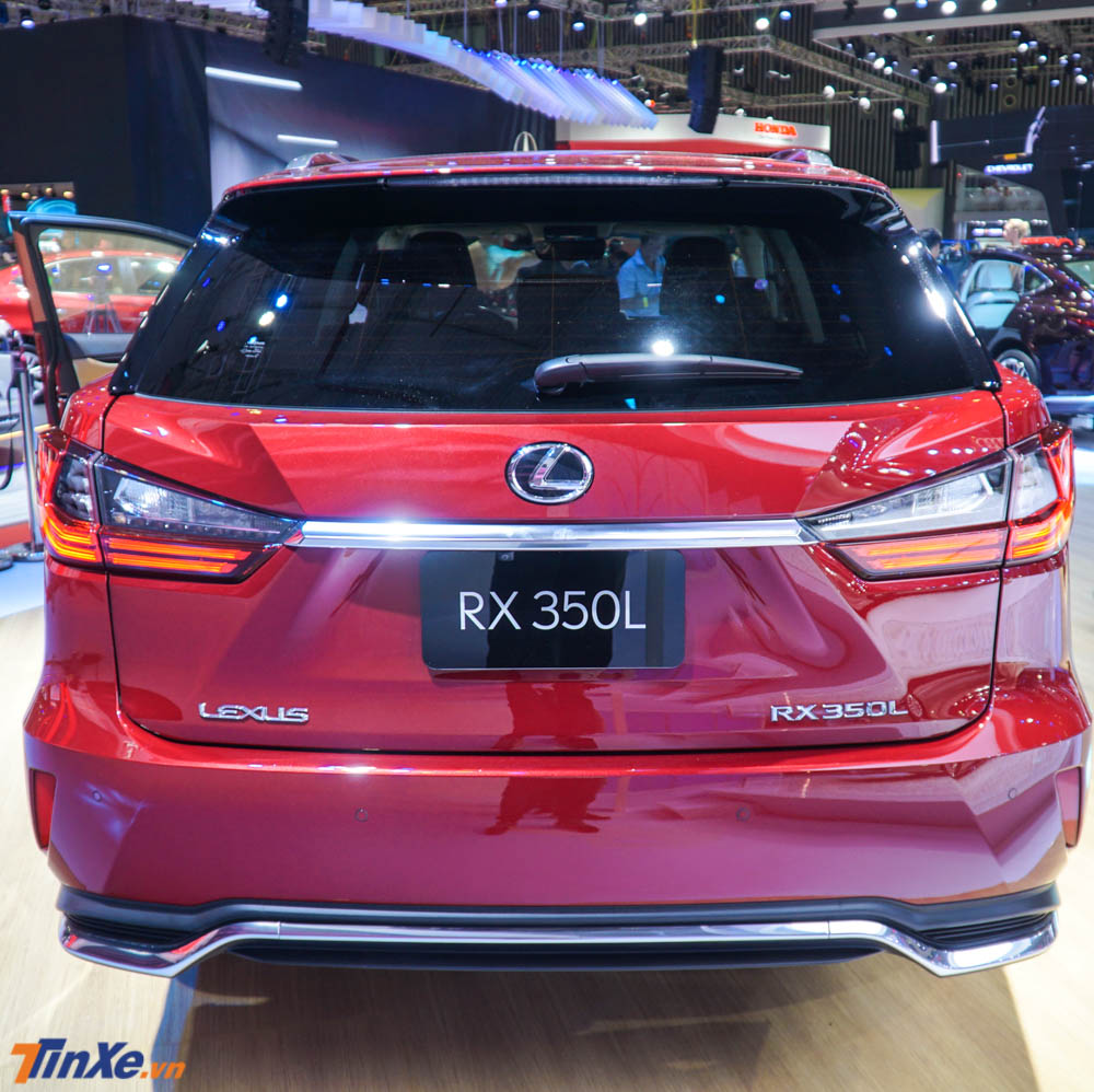 Lexus RX350L 2018 thực chất là phiên bản 7 chỗ ngồi của mẫu crossover hạng sang RX350 khá được ưa chuộng tại Việt Nam Lexus RX350L 2018 thực chất là phiên bản 7 chỗ ngồi của mẫu crossover hạng sang RX350 khá được ưa chuộng tại Việt Nam