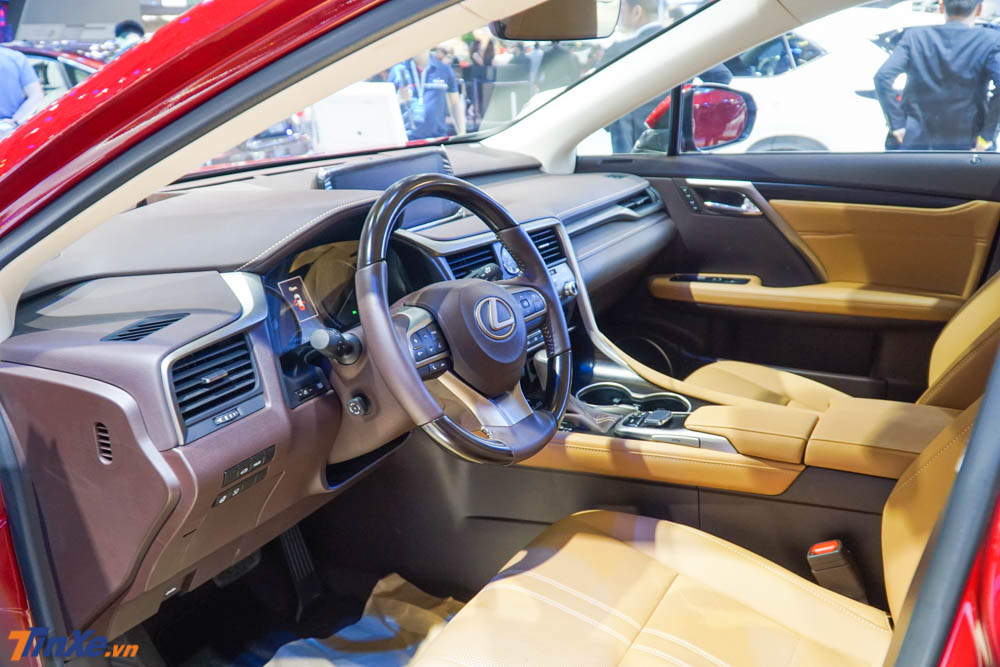 Nội thất của chiếc crossover hạng sang 7 chỗ ngồi Lexus RX350L 2018 chính hãng đầu tiên về Việt Nam bọc da màu nâu nhạt Nội thất của chiếc crossover hạng sang 7 chỗ ngồi Lexus RX350L 2018 chính hãng đầu tiên về Việt Nam bọc da màu nâu nhạt