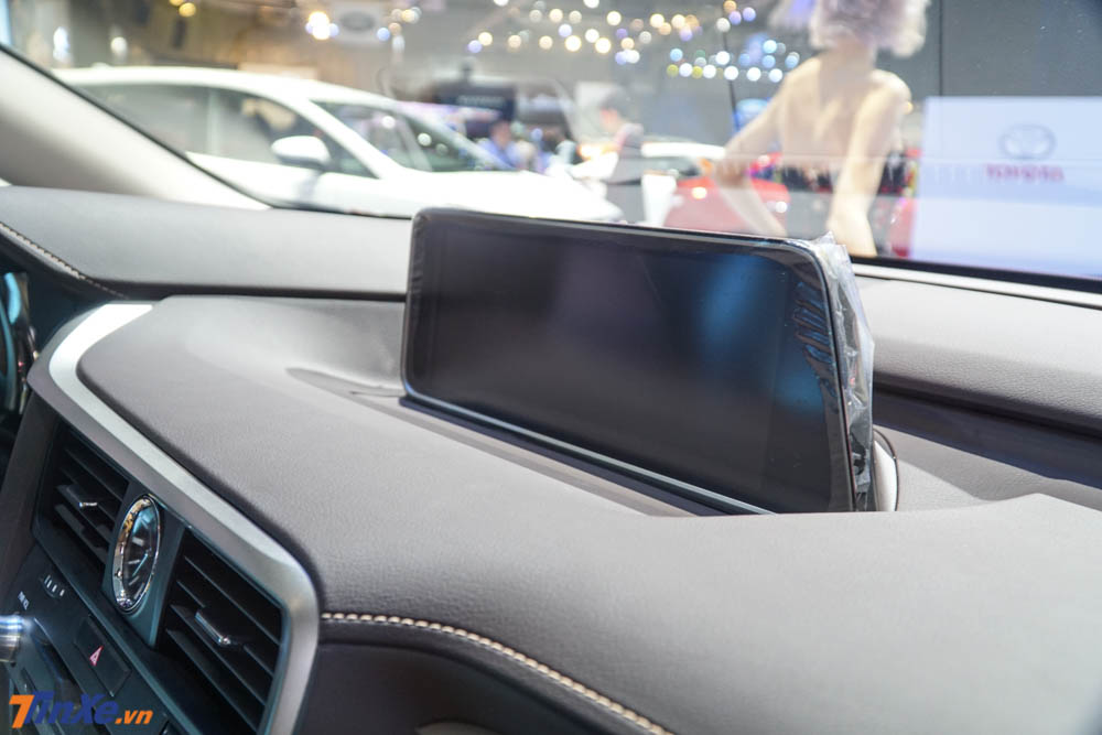 Màn hình giải trí cảm ứng đặt ở trung tâm có kích thước 12,3 inch Màn hình giải trí cảm ứng đặt ở trung tâm có kích thước 12,3 inch