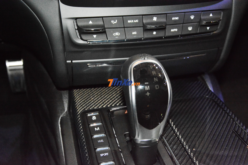 Động cơ trên đi kèm cùng hộp số tự động ZF 8 cấp Động cơ trên đi kèm cùng hộp số tự động ZF 8 cấp