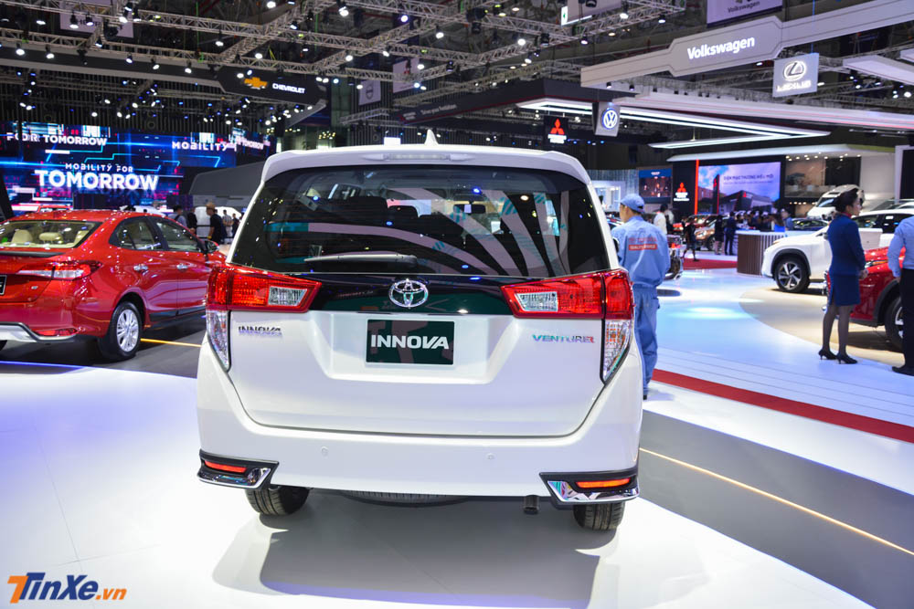 Đáng nói hơn là riêng 2 phiên bản cao cấp nhất của Innova là Venturer và 2.0V không được bổ sung bất cứ trang bị nào nhưng vẫn tăng giá 23-26 triệu đồng Đáng nói hơn là riêng 2 phiên bản cao cấp nhất của Innova là Venturer và 2.0V không được bổ sung bất cứ trang bị nào nhưng vẫn tăng giá 23-26 triệu đồng