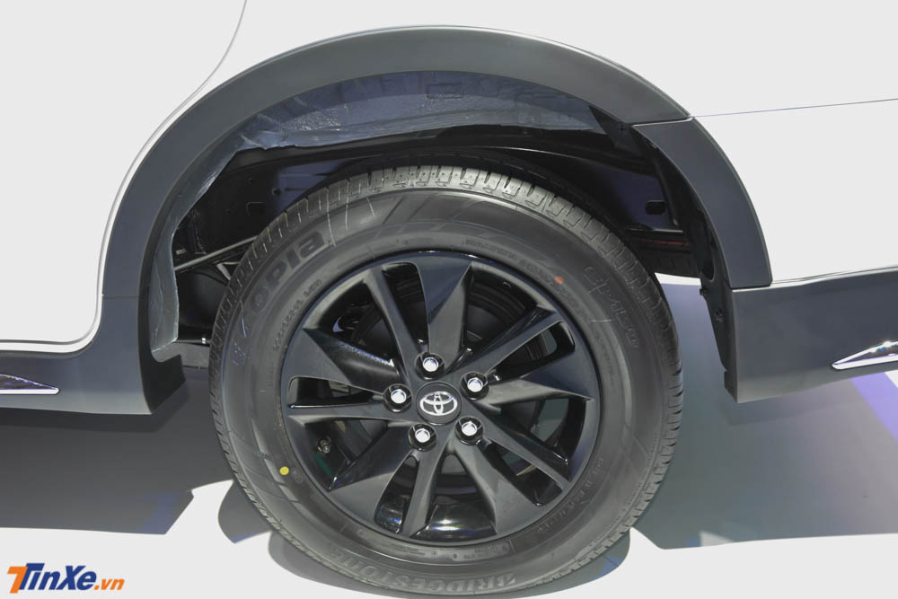 Vòm bánh xe, nẹp sườn hay bộ lazăng màu đen Vòm bánh xe, nẹp sườn hay bộ lazăng màu đen