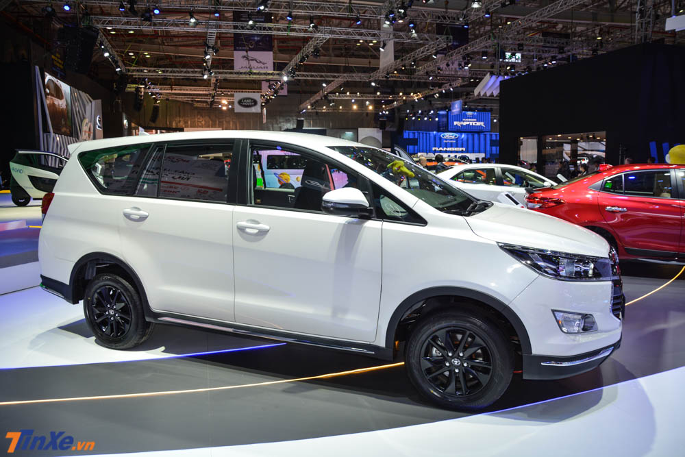 Toyota sẽ trang bị đến 7 túi khí theo xe cho tất cả phiên bản cải tiến của Innova, trang bị này vốn không có trên các bản 2.0G và 2.0E trước đó Toyota sẽ trang bị đến 7 túi khí theo xe cho tất cả phiên bản cải tiến của Innova, trang bị này vốn không có trên các bản 2.0G và 2.0E trước đó