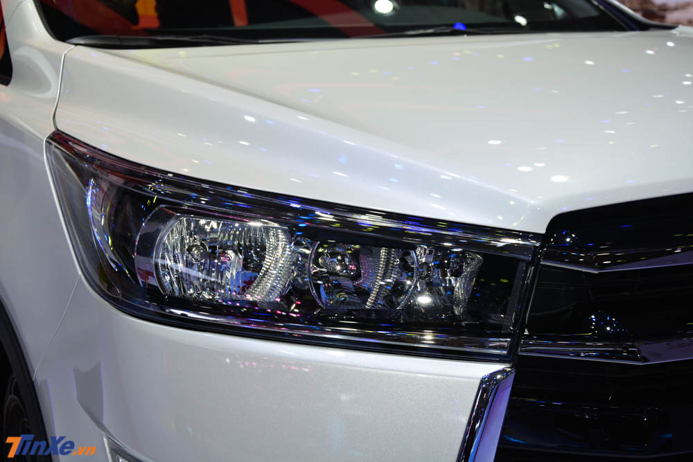 Nếu lựa chọn màu trắng ngọc trai khách hàng phải chi thêm 8 triệu đồng so với các màu còn lại Nếu lựa chọn màu trắng ngọc trai khách hàng phải chi thêm 8 triệu đồng so với các màu còn lại