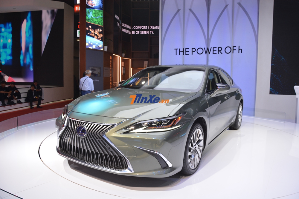 ES 300h 2019 là tâm điểm của gian hàng Lexus tại triển lãm VMS 2018 ES 300h 2019 là tâm điểm của gian hàng Lexus tại triển lãm VMS 2018