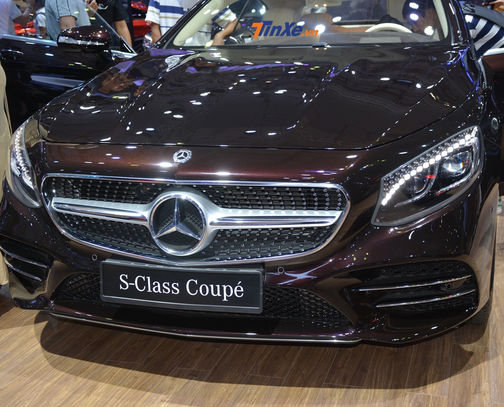 Trên chiếc Mercedes-Benz S450 Coupe 4Matic 2018 có tất cả 95 viên pha lê Swarovski Trên chiếc Mercedes-Benz S450 Coupe 4Matic 2018 có tất cả 95 viên pha lê Swarovski