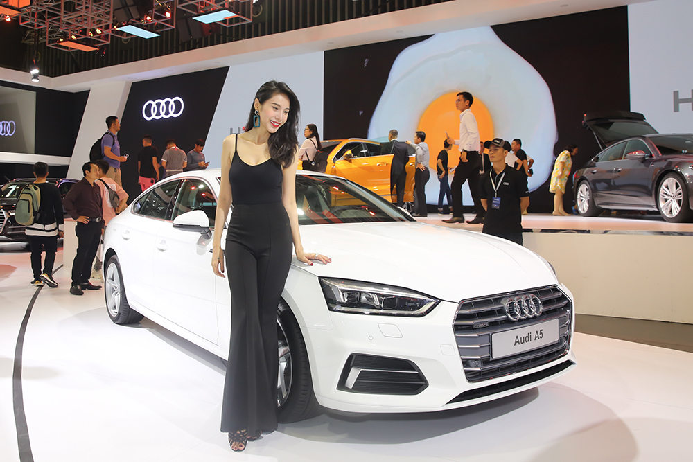 Ca sĩ Thủy Tiên và Audi A5