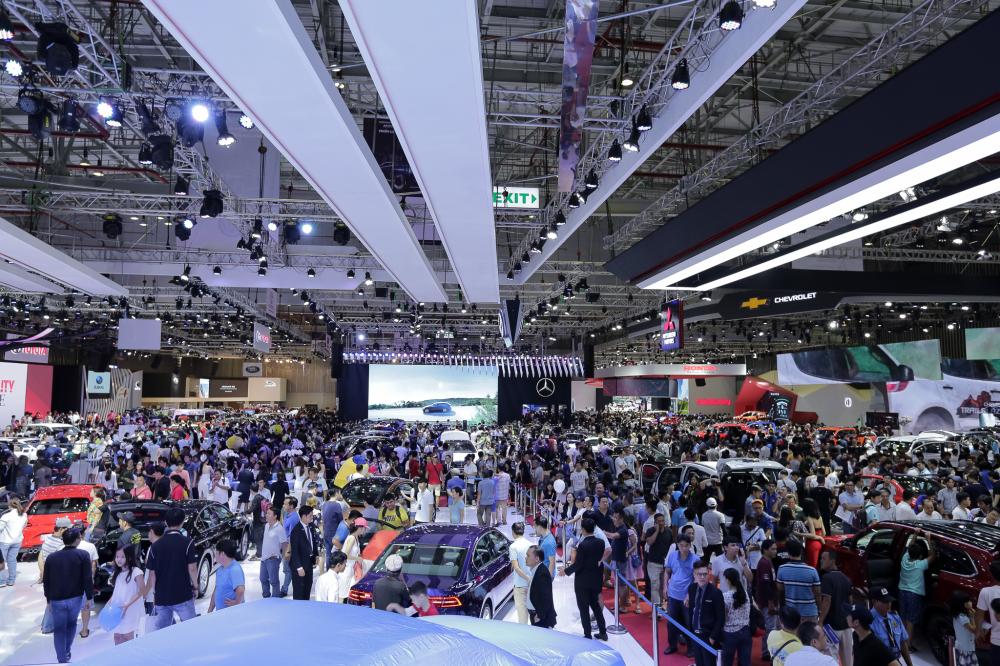 Hết 5 ngày triển lãm, gần 900 xe bán ra ngay tại VMS 2018 Hết 5 ngày triển lãm, gần 900 xe bán ra ngay tại VMS 2018