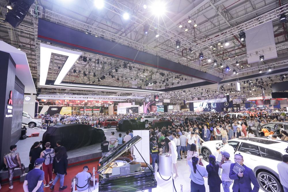 Hết 5 ngày triển lãm, gần 900 xe bán ra ngay tại VMS 2018 Hết 5 ngày triển lãm, gần 900 xe bán ra ngay tại VMS 2018