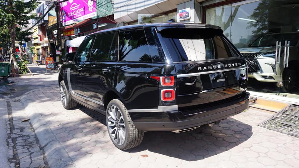 Chiếc Range Rover Autobiography LWB 2018 nhập khẩu tư nhân đang được chào bán 14 tỷ đồng sở hữu khối động cơ V8, dung tích 5.0 lít, Supercharged