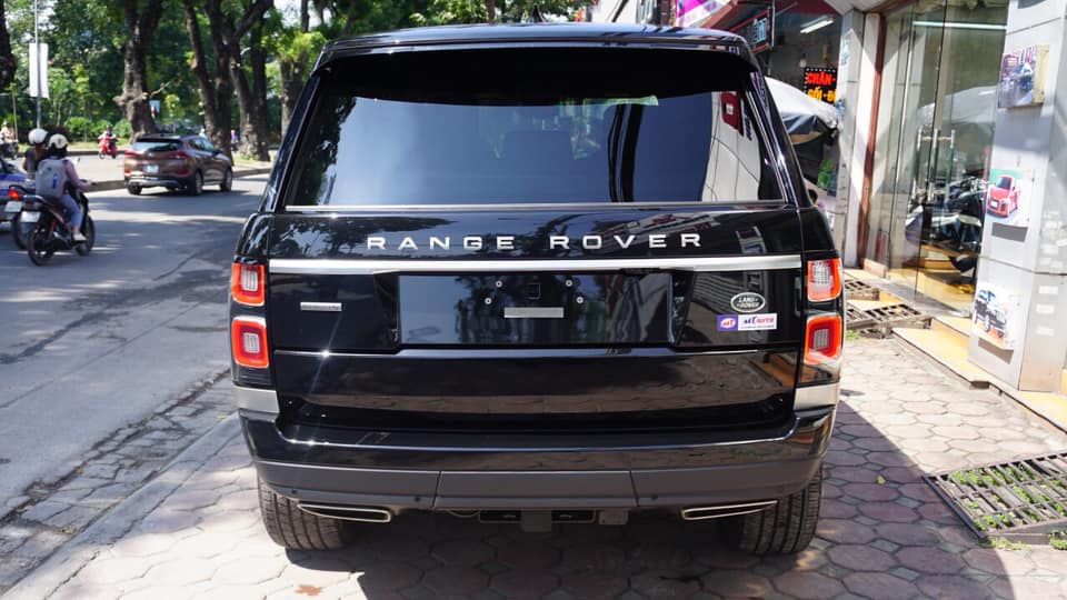 Trong khi chiếc Range Rover Autobiography LWB 2018 được trưng bày tại triển lãm VMS 2018 chỉ sở hữu động cơ V6, dung tích 3.0 lít